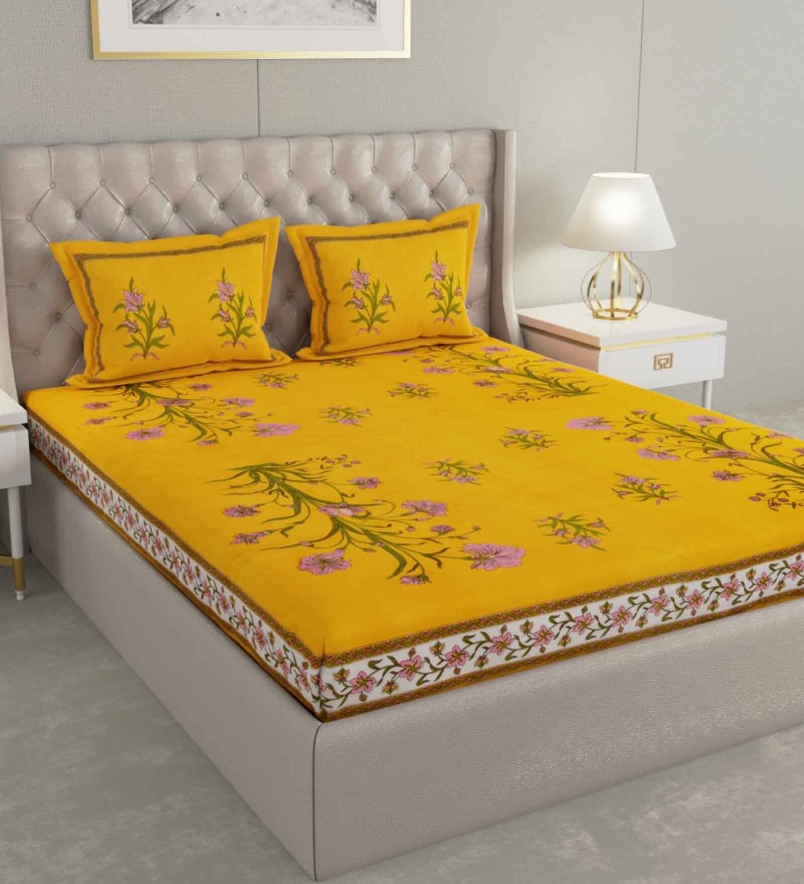 Buy Red Geometric 600 Tc Cotton King Size Bedsheet With 2 Pillow Covers By Patricko At 60 Off 6628